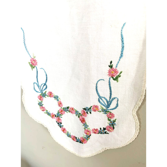 Vintage Hand Embroidered 3 Floral Rings on Ends Dresser Scarf Runner 40" x 12" - Picture 2 of 7